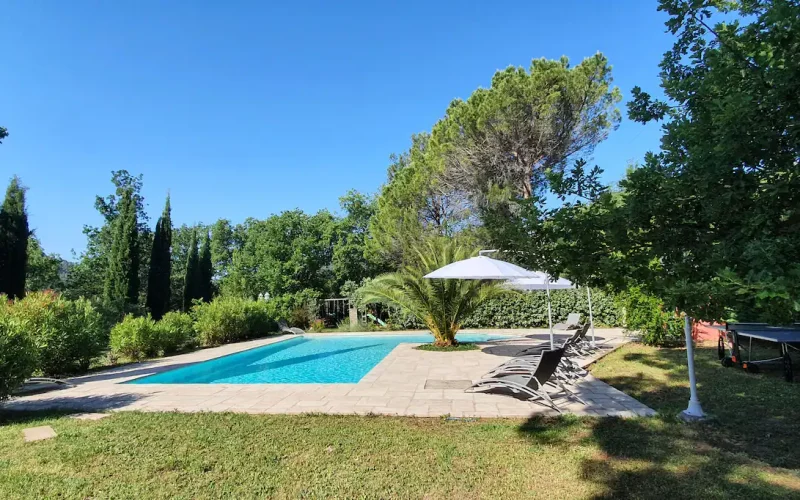 Piscine et jardin