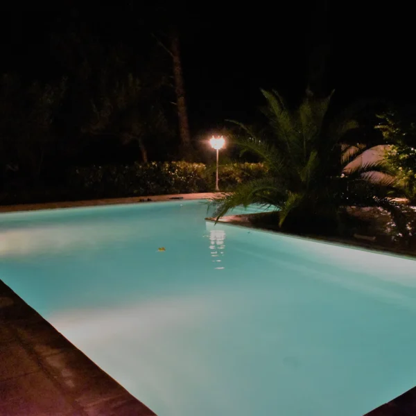 Piscine la nuit