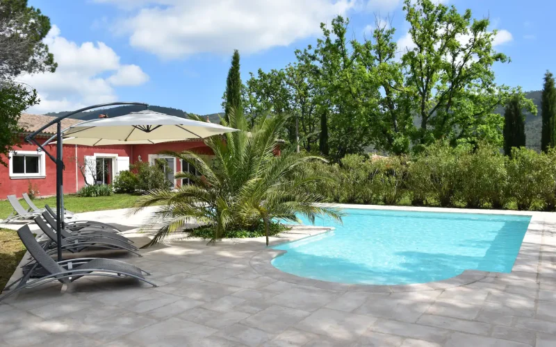 Piscine sans barrière