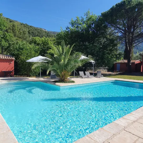 piscine privé chauffée maison